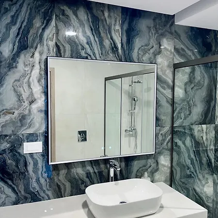 Апартаменты The 52 Spot *