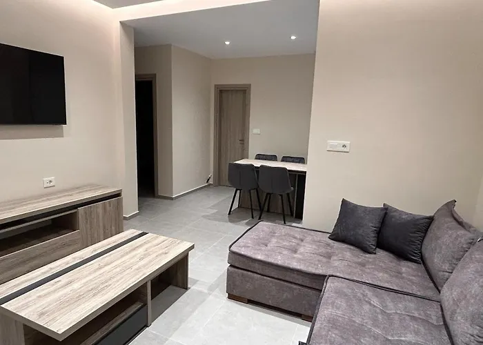 The 52 Spot Apartment *